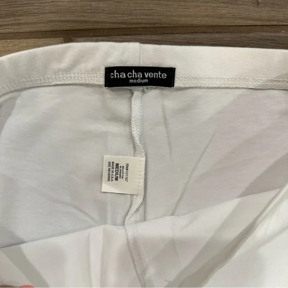 🌼 White Cropped Leggings 🌼5/$15🌼 - Picture 2 of 4